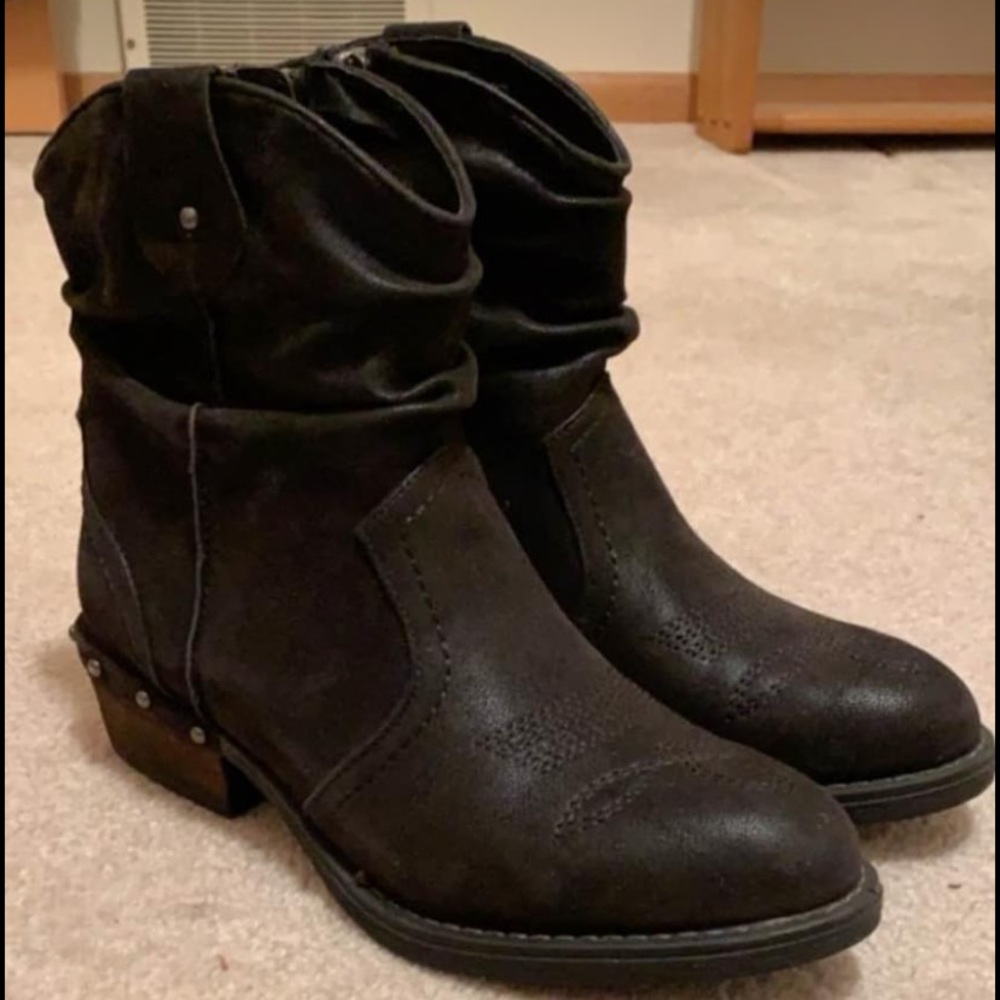Women’s fergie booties